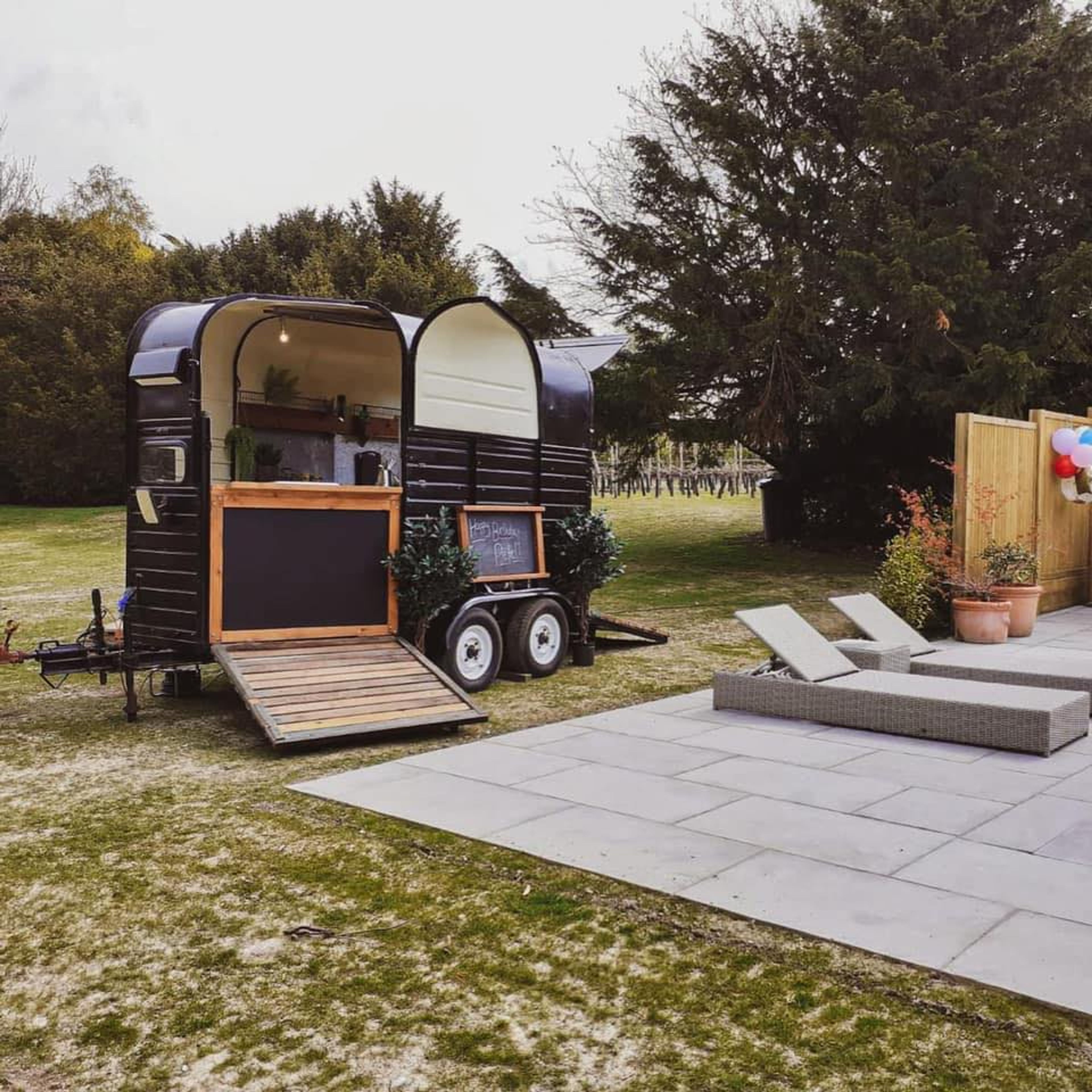 The Boxed Inn   |   Mobile Bar